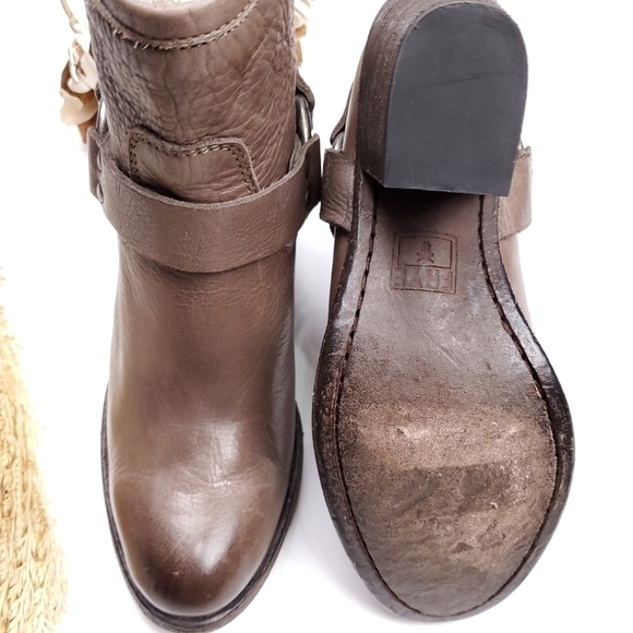 FRYE Brown Tan Distressed Heeled Leather Ankle Boots 5½ m - Picture 6 of 13